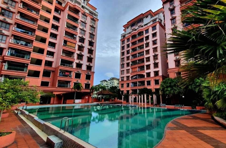 Marina Court Kota Kinabalu Sabah By Zizie Homes Luaran gambar